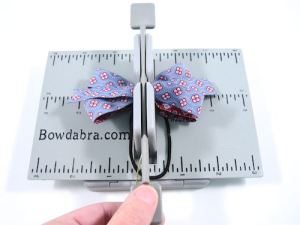 How to make DIY cheer bows with Mini Bowdabra