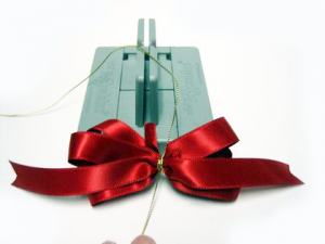 make tie a bow with ribbon