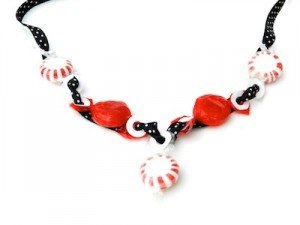 Make gorgeous Valentine necklaces