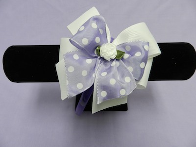 How to make a simple bow out of ribbon