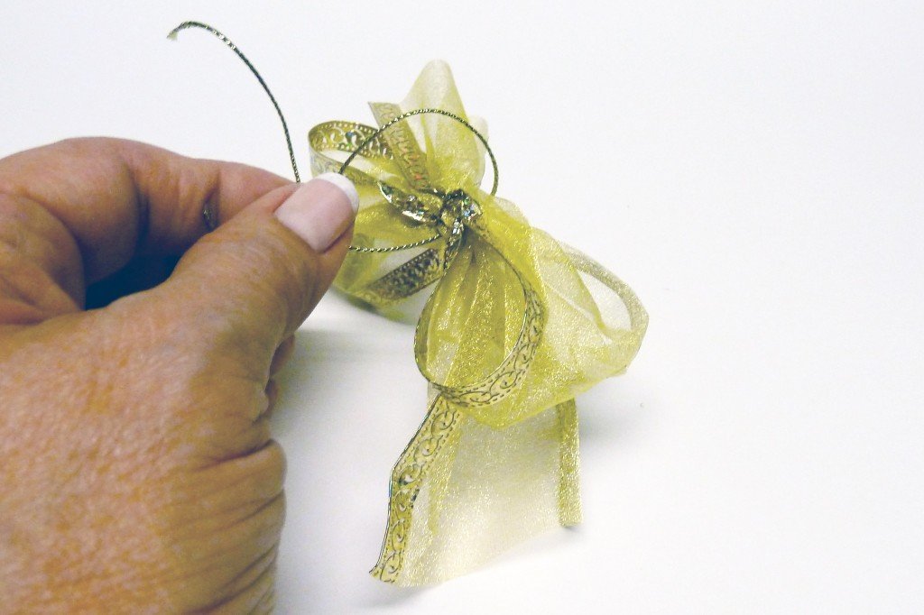 Microsoft Word - Bow tie pendant.docx