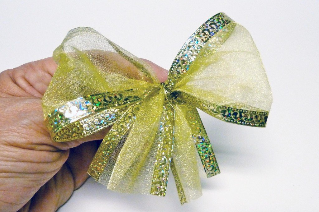 Microsoft Word - Bow tie pendant.docx