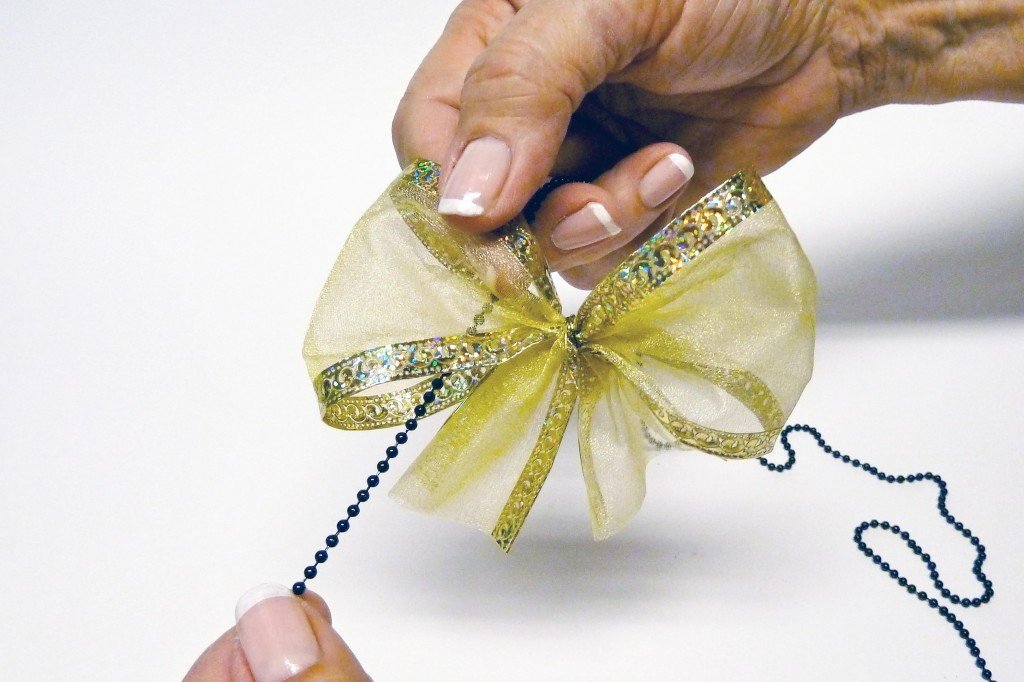 Microsoft Word - Bow tie pendant.docx