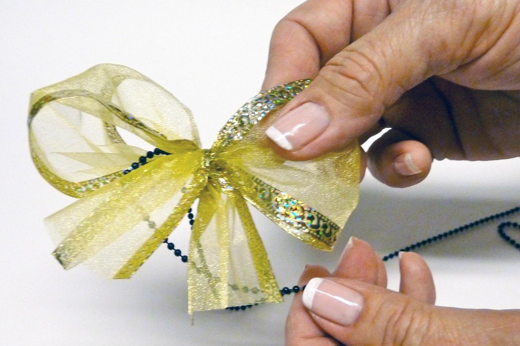 Microsoft Word - Bow tie pendant.docx