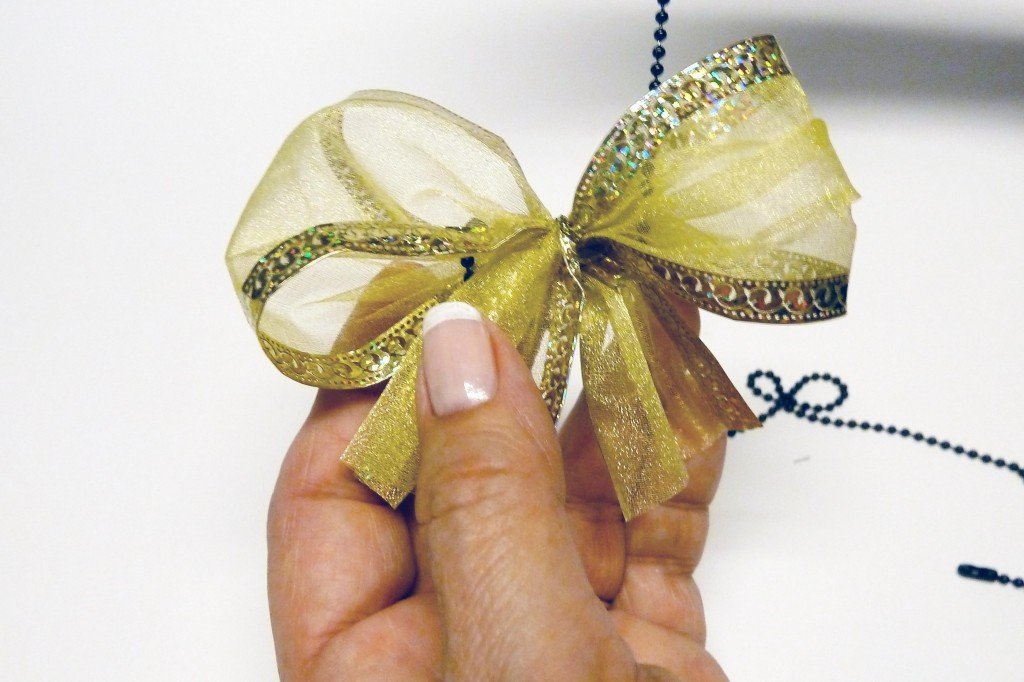 Microsoft Word - Bow tie pendant.docx