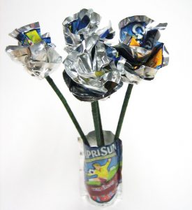 {Valentine's Day Kids Craft} Capri Sun Rose Bouquet