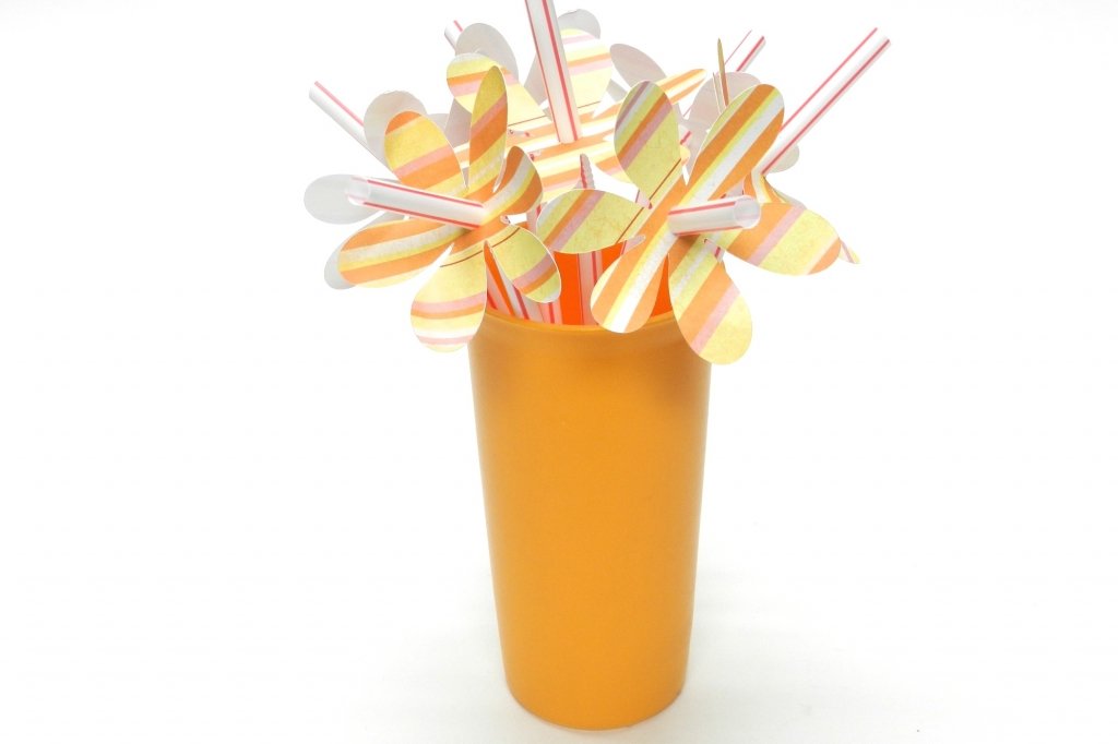 DIY Kids Party Paper Flower Straws