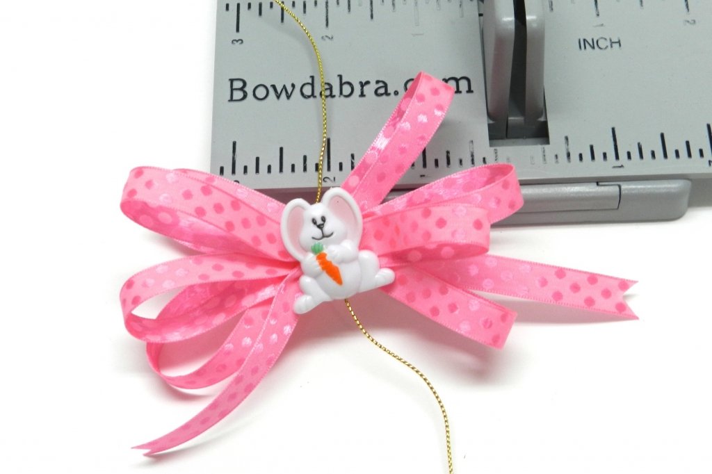 How to make a simple bow out of ribbon