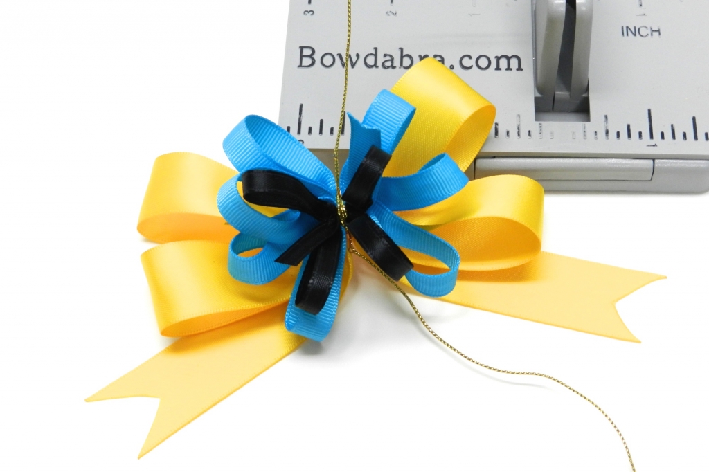 Make A Bow With Ribbon 