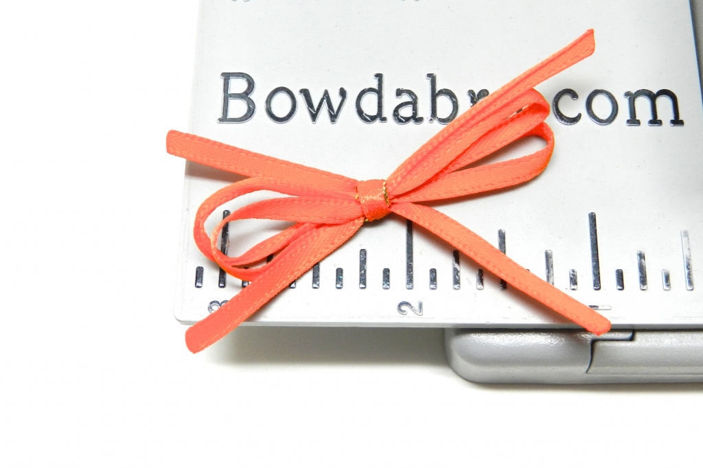 how to make a gift bow with wired ribbon