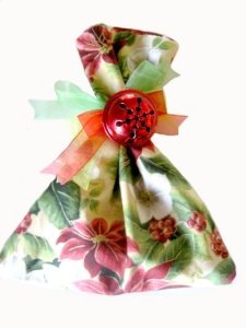 Christmas Gift Wrapping: Handmade Fabric Gift Bags