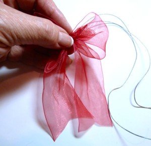 how to make ribbon bows for gifts