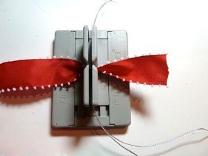 how to make a bow with ribbon