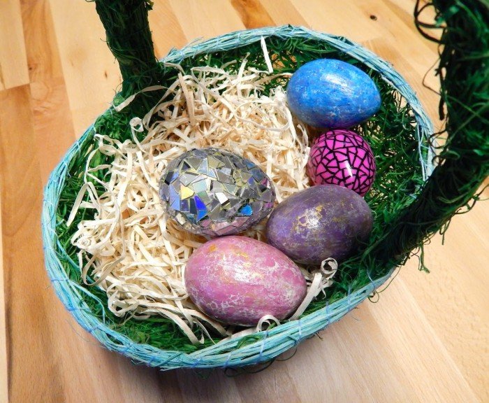 easter eggs with recycled DVD