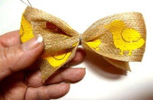 making bow with ribbon