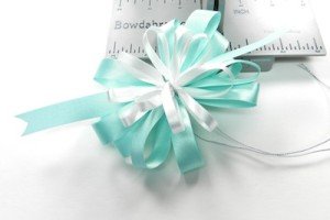 DIY gift bow tutorial