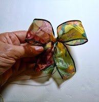 How to Make Bows With Ribbon 
