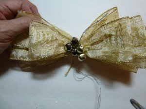 Make beautifully crafted bow 