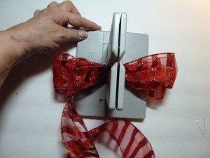 Make outdoor ribbon bows