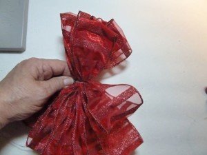 Create unique Christmas bows