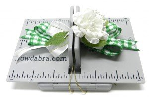 St. Patrick's Day - make a bow with ribbon 