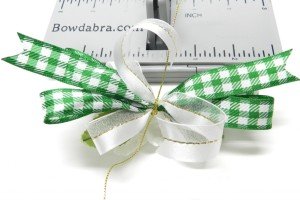 making bow with ribbon with bow wire