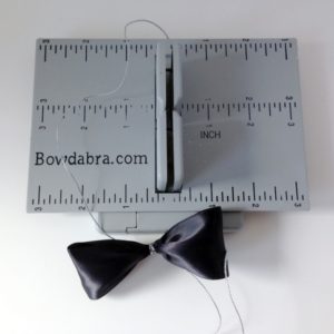 make a bow with ribbon