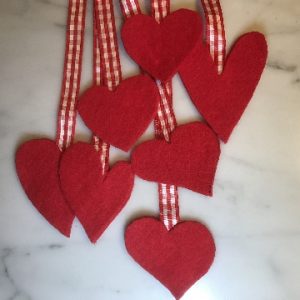 how to make a bow - Valentine Wall Hanging