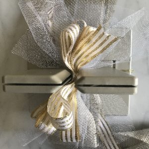 Create easy making wedding decor bows