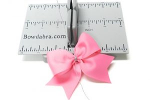 bow breast cancer awareness keychain