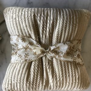 Tie pillow with bowdabra Ribbon 
