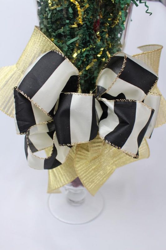 Stunning gold and patterned bow for Christmas in July