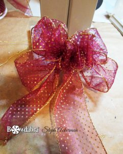 create gorgeous bows for New Year's party hats 