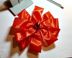 gifts & packages with DIY bows 