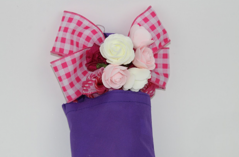 EASY-TO-MAKE MOTHER’S DAY GIFT BAG BOW