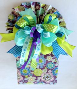 How to Make an Accordion Fan and Bows Gift Wrap