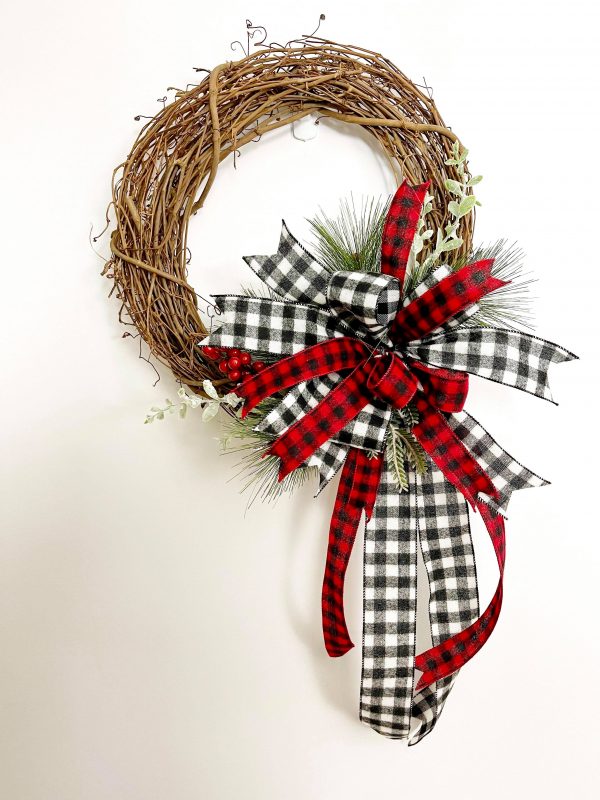 Create beautiful Christmas bows and wreath with Bowdabra