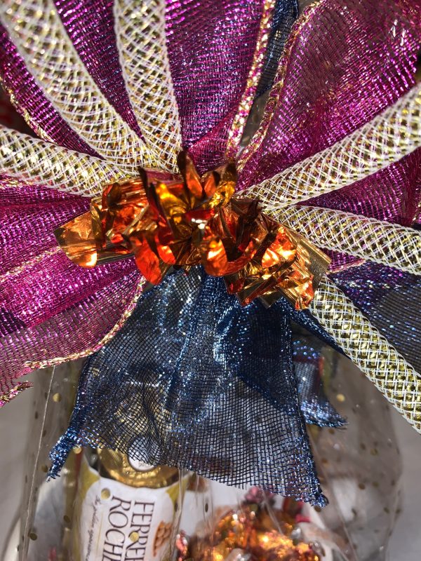 A gorgeous bow for the gift basket decoration 