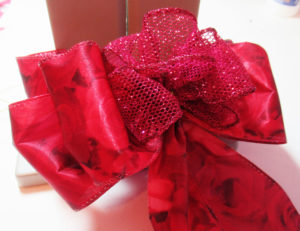 how to make a big bow with 2 ribbons