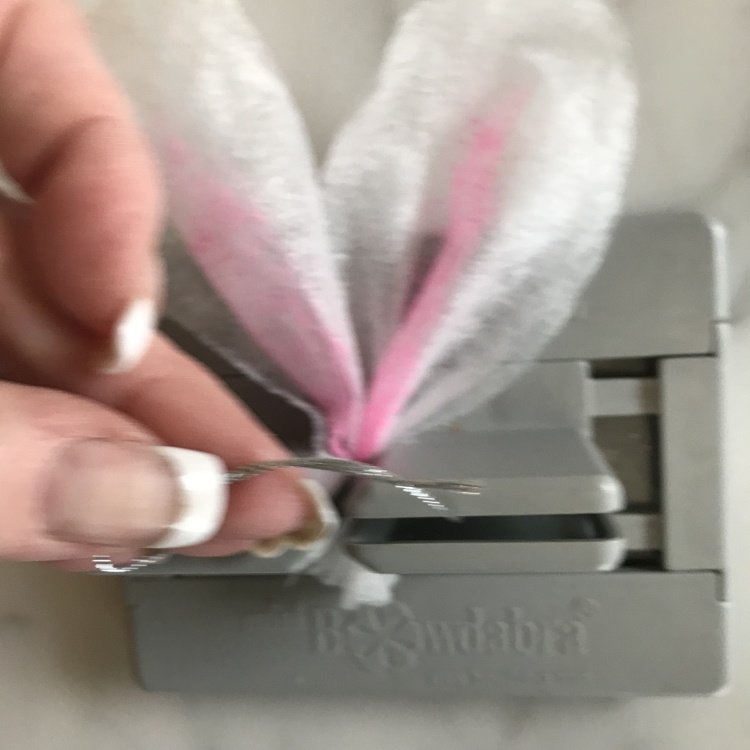 How to Make an Adorable Easter Bunny Bow from Used Dryer Sheets Bowdabra