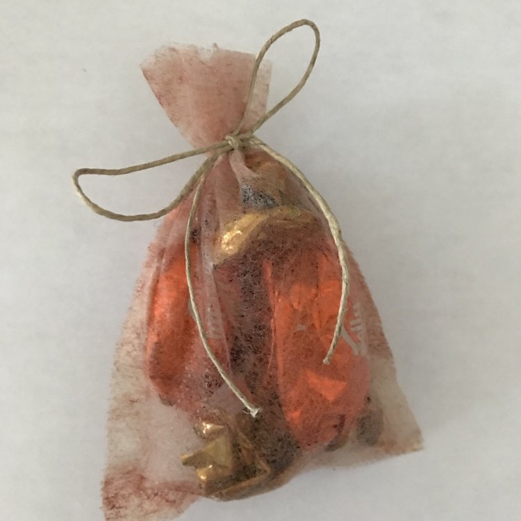 How to repurpose used dryer sheets to make gift for treat bags