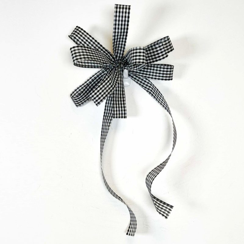 How To Make Easy 5-Minute Bows For A Wreath