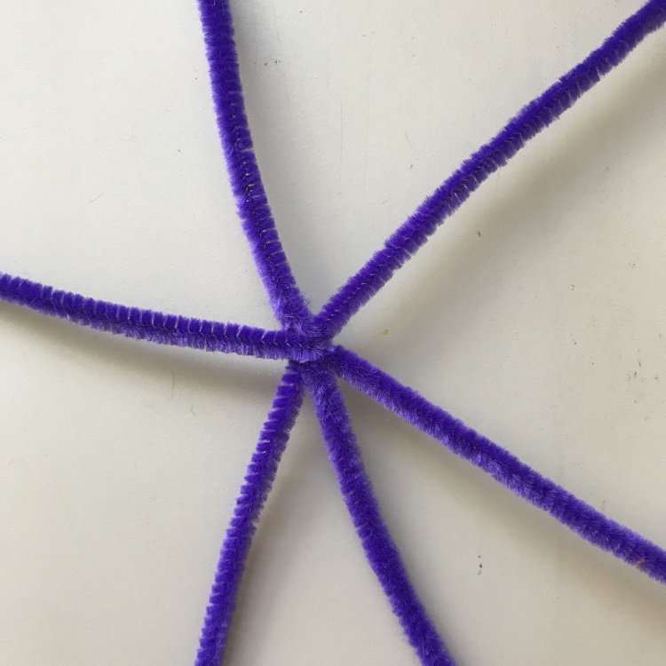 How to make the perfect beaded snowflakes with pipe cleaners