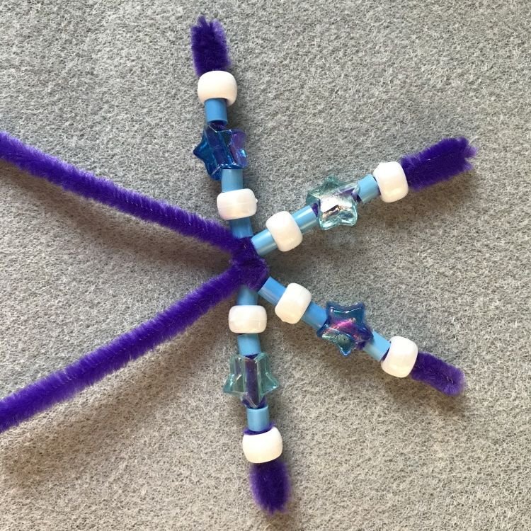 How to make the perfect beaded snowflakes with pipe cleaners